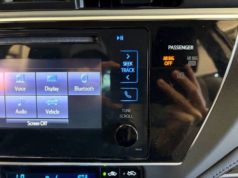 Used 2017 Toyota Corolla SE FWD image 16
