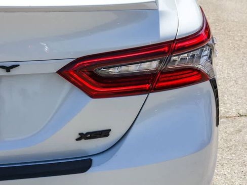 Used 2022 Toyota Camry XSE FWD image 11