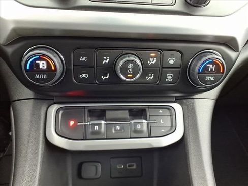 Used 2023 GMC Acadia SLE w/ Driver Convenience Package image 22