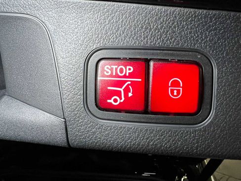 Used 2025 Mercedes-Benz GLA 250 4MATIC image 17