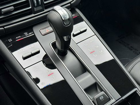 Used 2025 Porsche Macan image 22