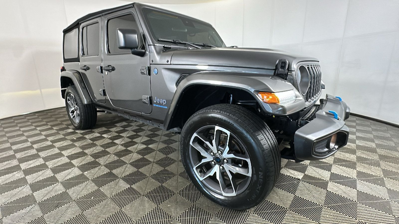 Used 2024 Jeep Wrangler Unlimited w/ Convenience Group AWD/4WD image 3