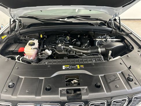 Used 2024 Jeep Grand Cherokee L Limited w/ Luxury Tech Group II AWD/4WD image 37