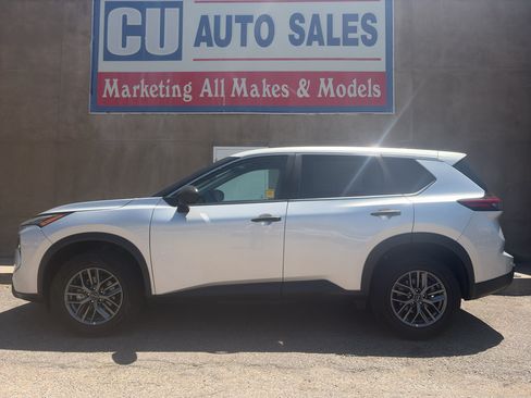 Used 2024 Nissan Rogue S AWD/4WD image 7