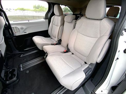 Used 2026 Toyota Sienna LE FWD image 20