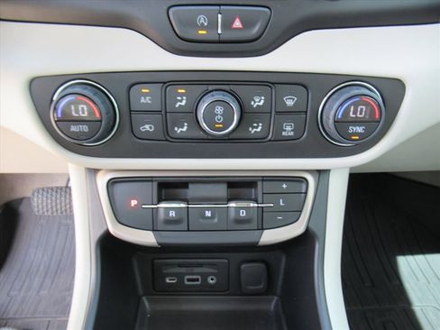 Used 2022 GMC Terrain Denali w/ LPO, Floor Liner Package AWD/4WD image 28