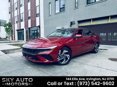 Used 2025 Hyundai Elantra SEL FWD image 1