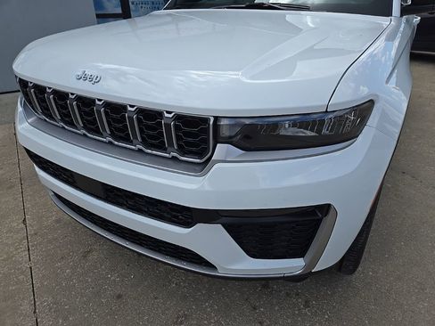 New 2026 Jeep Grand Cherokee Limited AWD/4WD image 19