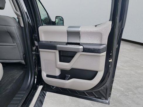 Used 2017 Ford F150 XLT w/ Equipment Group 302A Luxury AWD/4WD image 29