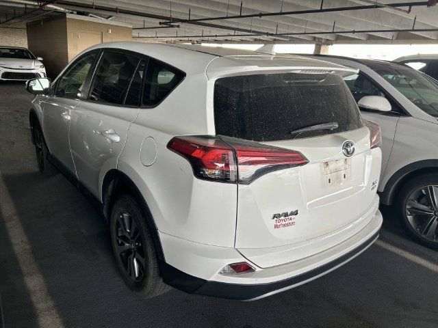 Used 2018 Toyota RAV4 XLE AWD/4WD image 2