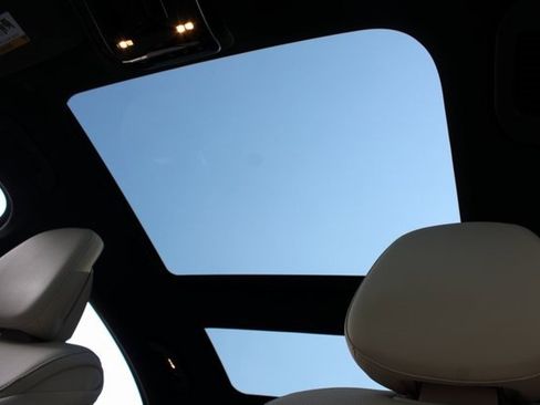 Used 2024 Mercedes-Benz C 300 4MATIC Sedan w/ Exclusive Trim Package image 19