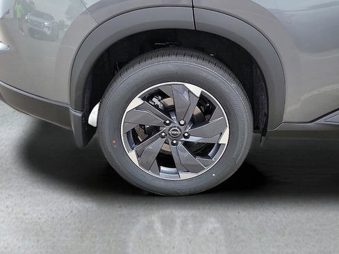 Used 2025 Nissan Rogue SV w/ SV Premium Package FWD image 7