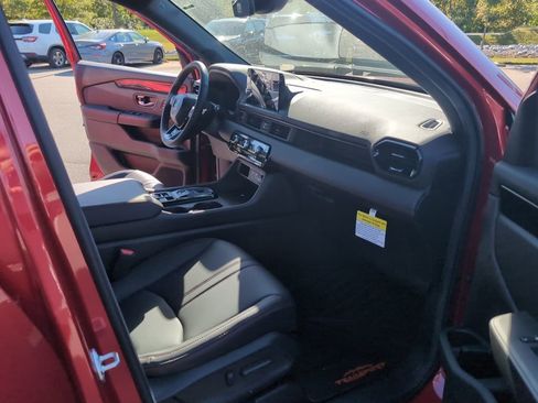 New 2025 Honda Pilot TrailSport image 17