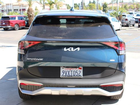 Used 2025 Kia Sportage EX image 8