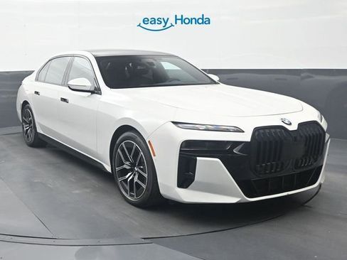 Used 2023 BMW 740i w/ Executive Package RWD image 2