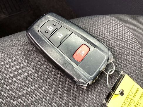 Used 2025 Toyota RAV4 XLE image 27