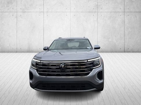 Used 2025 Volkswagen Atlas SEL image 2