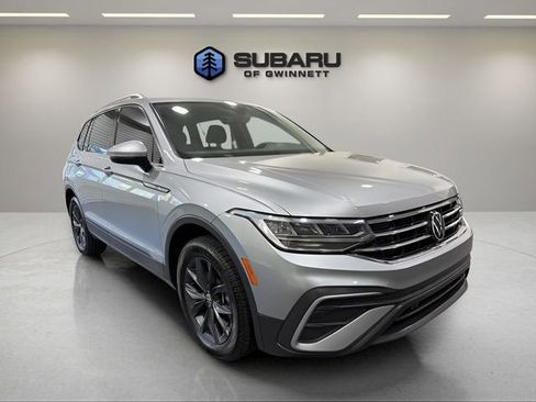 Used 2022 Volkswagen Tiguan SE w/ Panoramic Sunroof Package image 7