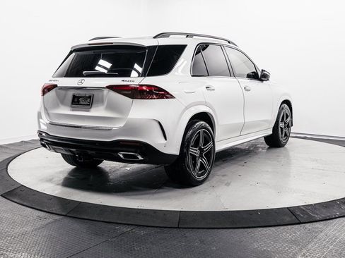 Used 2025 Mercedes-Benz GLE 450e 4MATIC w/ AMG Line Interior image 34