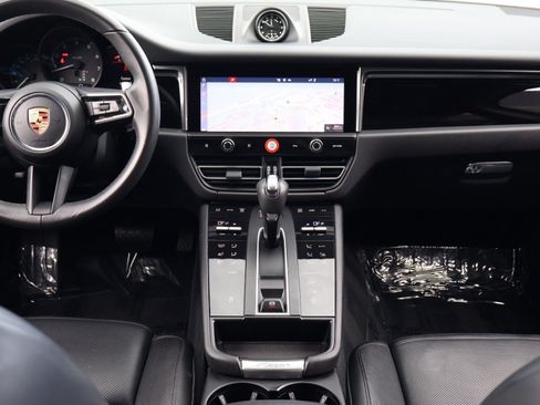 Certified 2025 Porsche Macan w/ Premium Package Plus AWD/4WD image 18