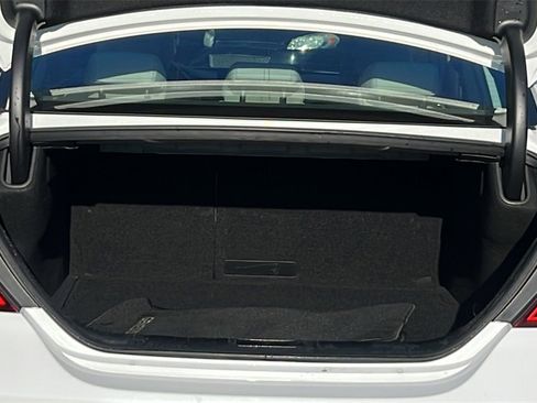 Used 2024 Genesis G70 2.5T image 16