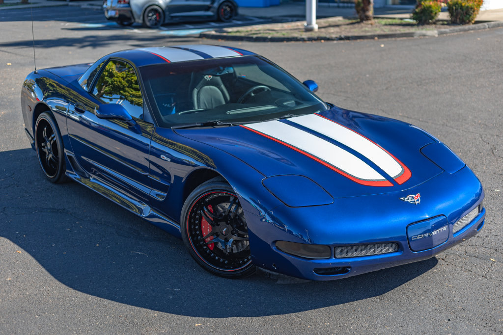 Used 2004 Chevrolet Corvette Z06 w/ Z06 Preferred Equipment Group RWD image 2