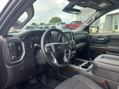 Used 2022 Chevrolet Silverado 1500 LT Trail Boss w/ LPO, Dark Essentials Package AWD/4WD image 8