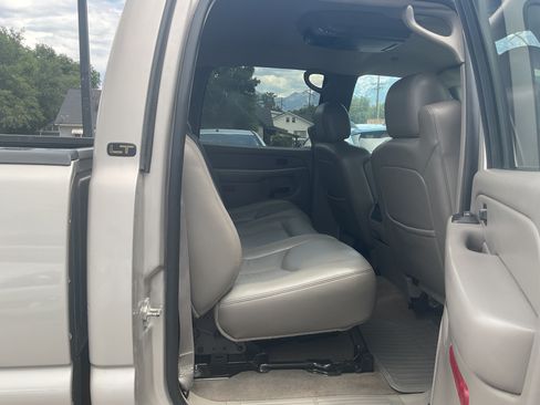 Used 2006 Chevrolet Silverado 3500 LT w/ Heavy-Duty Power Package RWD image 13