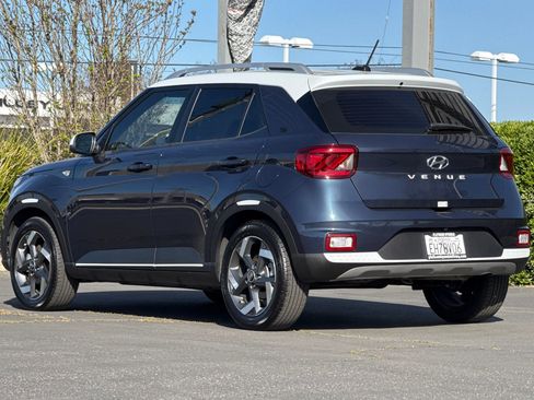 Used 2025 Hyundai Venue Limited image 6