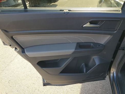 Certified 2023 Volkswagen Atlas SE FWD image 9