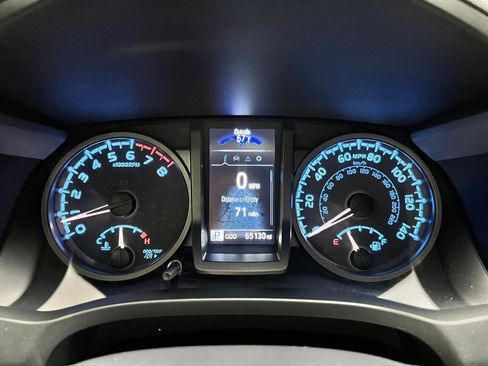 Used 2023 Toyota Tacoma TRD Off-Road w/ Technology Package AWD/4WD image 17