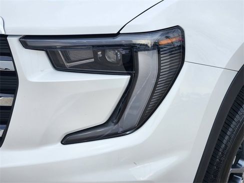 Used 2025 GMC Acadia Elevation image 9