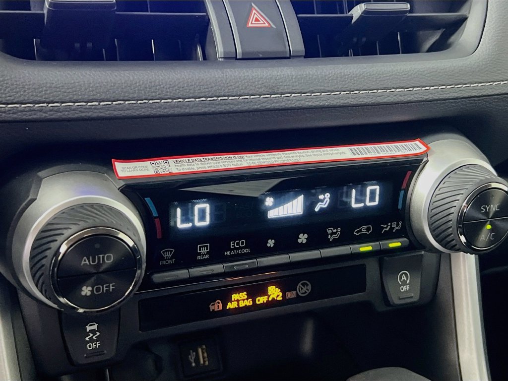 Used 2025 Toyota RAV4 XLE FWD image 25