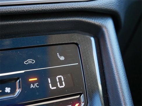 Certified 2025 Volkswagen Taos SE image 34