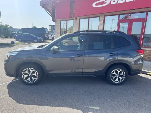 Used 2020 Subaru Forester Premium AWD/4WD image 9