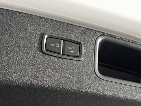 New 2026 Porsche Macan AWD/4WD image 18