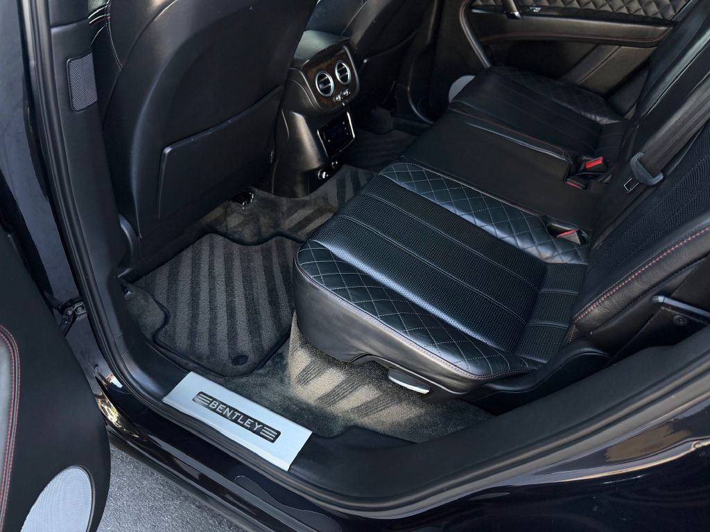 Used 2017 Bentley Bentayga AWD/4WD image 14