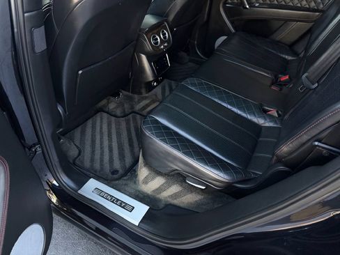 Used 2017 Bentley Bentayga AWD/4WD image 14