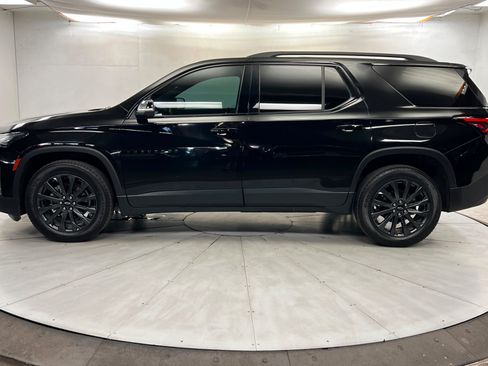 Used 2023 Chevrolet Traverse RS FWD image 2