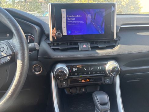 Used 2025 Toyota RAV4 XLE image 18