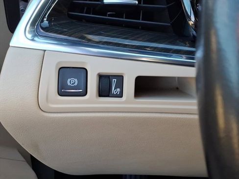 Used 2019 Cadillac XT5 AWD image 22