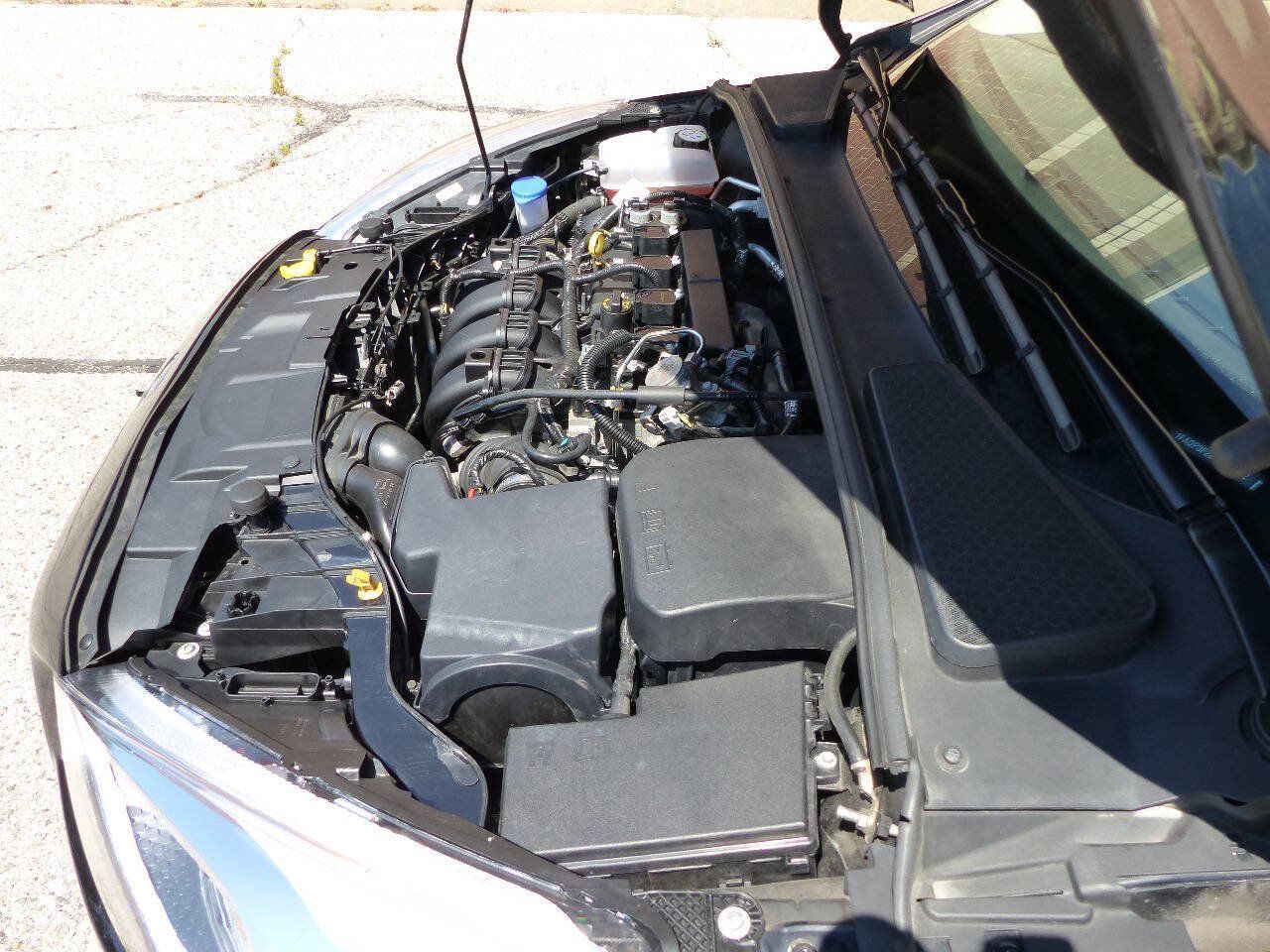 Used 2016 Ford Focus SE w/ SE Cold Weather Package FWD image 17