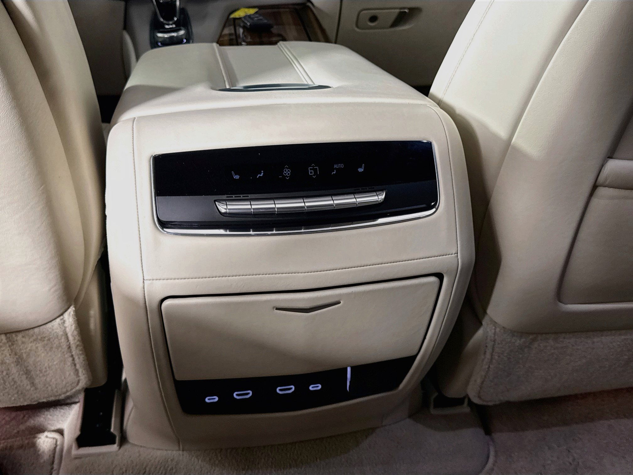 Used 2021 Cadillac Escalade ESV Sport Platinum w/ LPO, ONYX Package AWD/4WD image 27