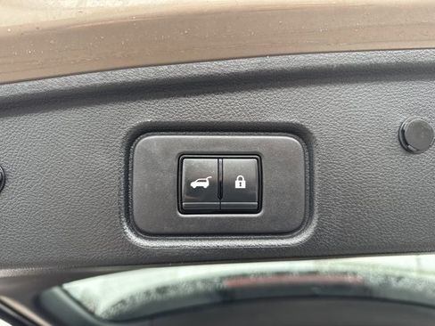 Used 2023 Nissan Pathfinder Platinum image 13