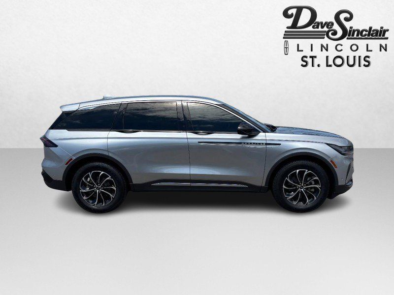 Certified 2024 Lincoln Nautilus Premier AWD/4WD image 2