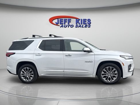 Used 2023 Chevrolet Traverse High Country w/ LPO, 'HIT The Road' Package AWD/4WD image 4