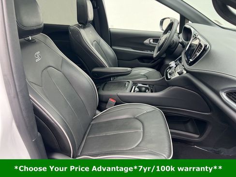 Certified 2025 Chrysler Pacifica Limited image 31