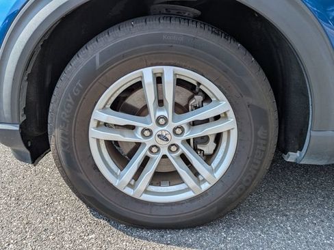 Certified 2020 Ford Explorer XLT w/ Equipment Group 202A RWD image 9