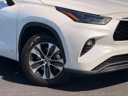 New 2026 Toyota Highlander XLE AWD/4WD image 3