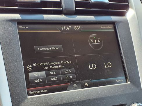 Used 2016 Ford Fusion SE FWD image 18